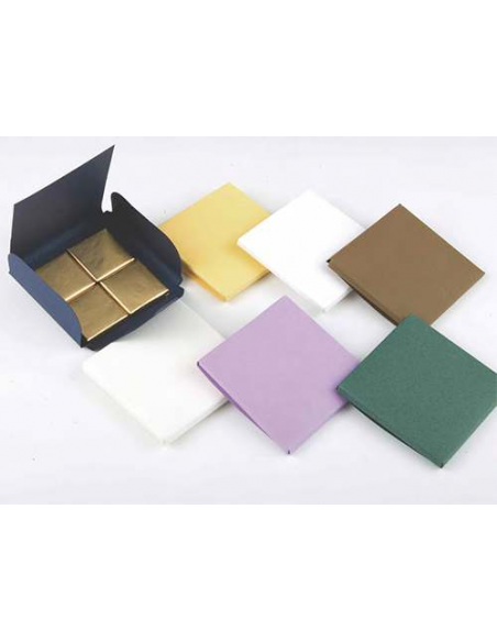 Cajas en diferentes colores de 8x8x0,5 cm. Ideal para napolitanas de chocolate