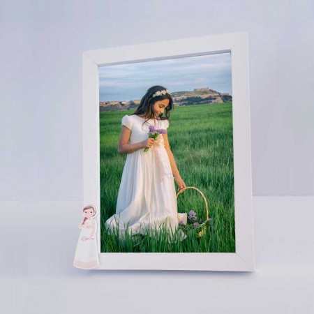 Marco de fotos madera con figura niña con trenza y flores