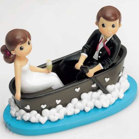 Figura novios en barca, para decorar el pastel de boda