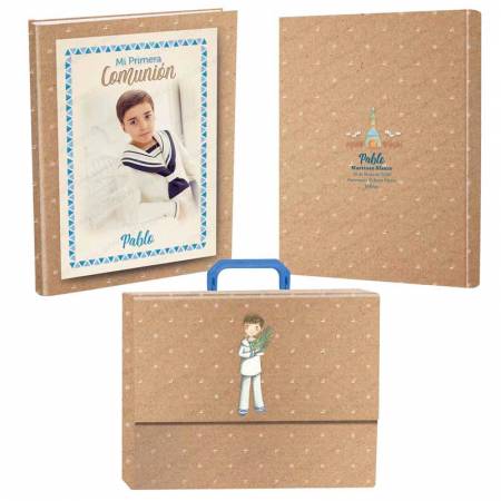 Libro personalizado para 1ª Comunión, personalizado con fotografía del niño. Incluye maletín.
