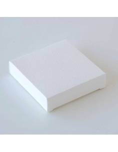 Estuche blanco de 7,5x7,5x1,8 cm. Ideal para la presentación de una pulsera