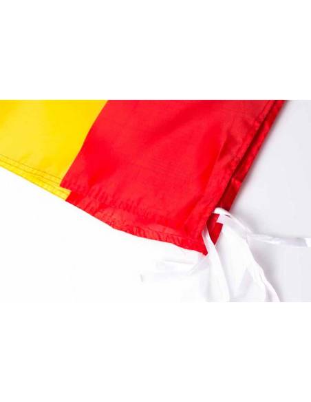 Bandera española con cintas de ajuste