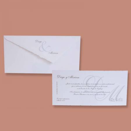 Invitación de boda impresa en papel gofrado, con los bordes ligeramente irregulares y sobre blanco