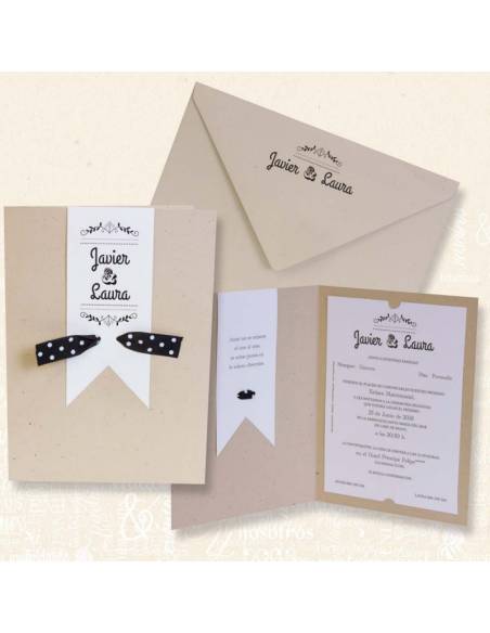 Invitación para boda con diseño vintage en color beige, negro y blanco