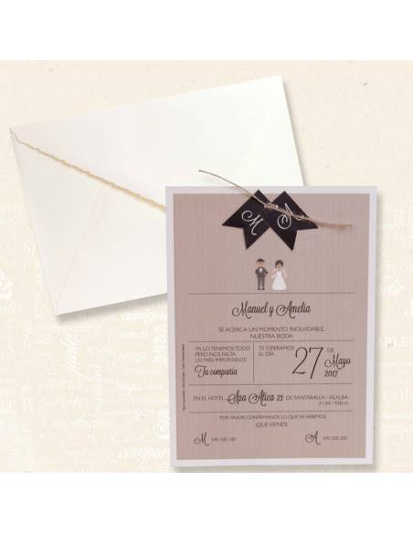 Invitación para boda de estilo vertical en tonos crema y marrón claro con ilustración de pareja de novios