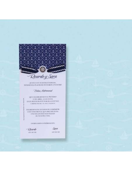 Invitación de estilo marinero en color azul y blanco con un detalle en plata