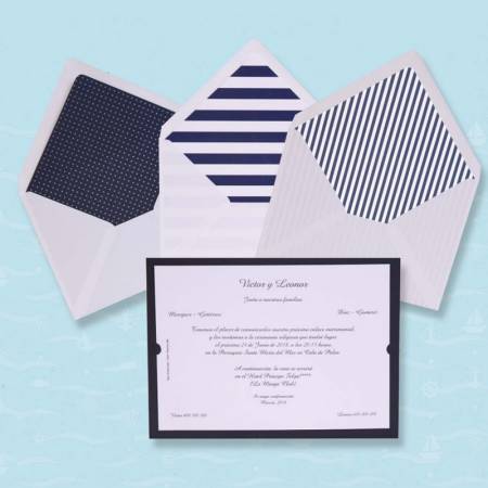Invitación de estilo clásico tipo tarjetón en color azul y blanco