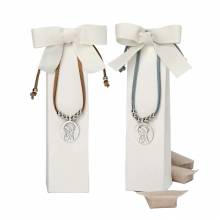 Pulseras, colgantes y broches